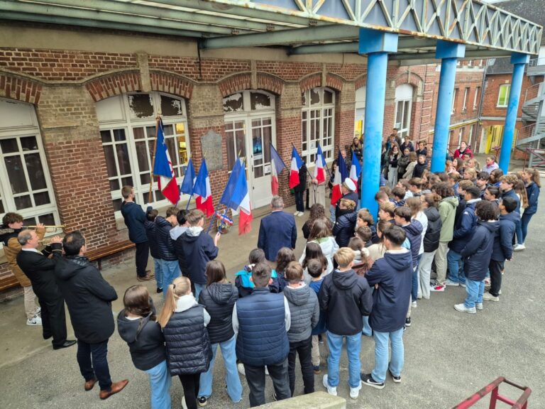 Commémoration autour de notre plaque d’aumalois morts pour la France